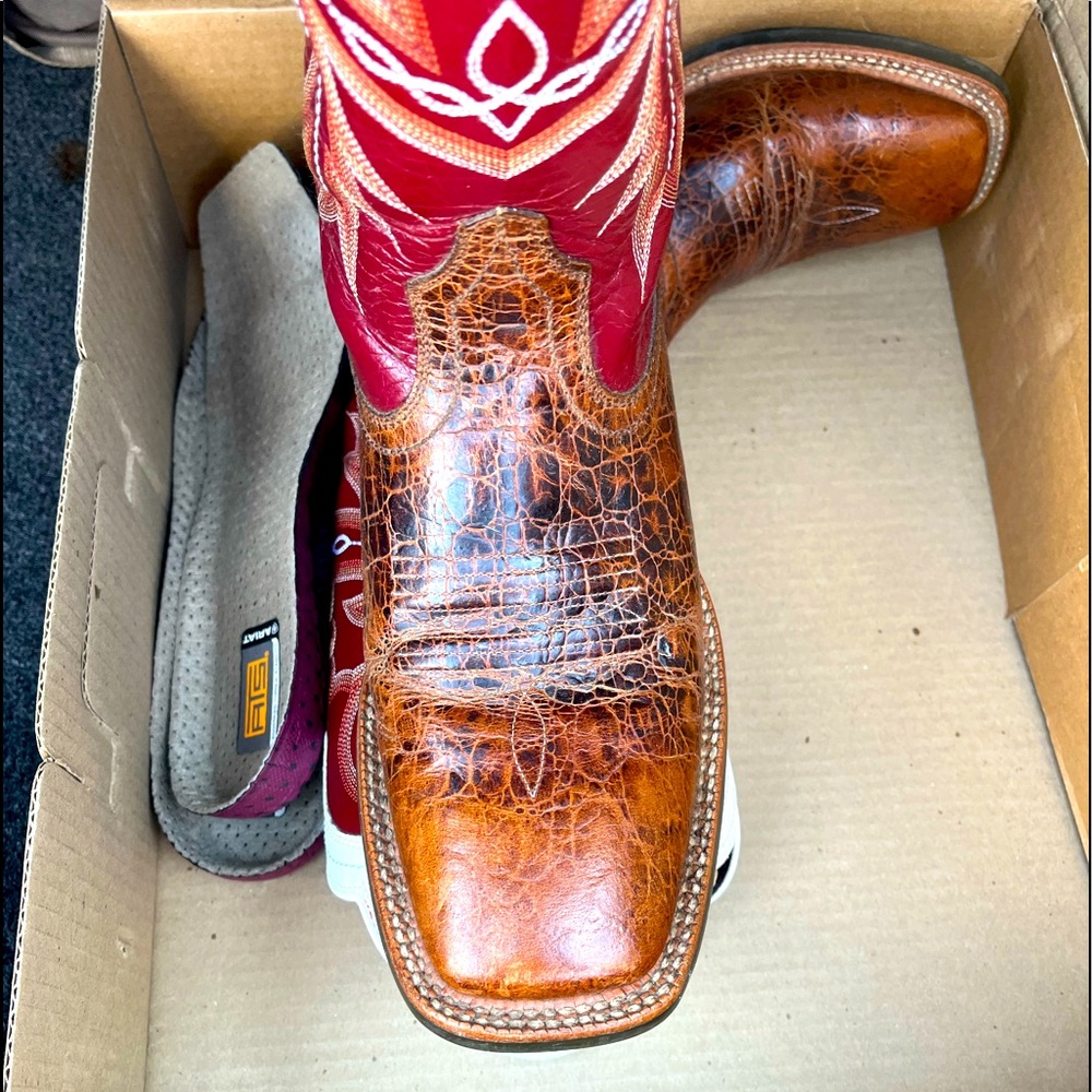 Ariat Wildstock Boots Size 8D